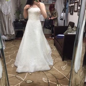 Vera Wang Floral Wedding Gown